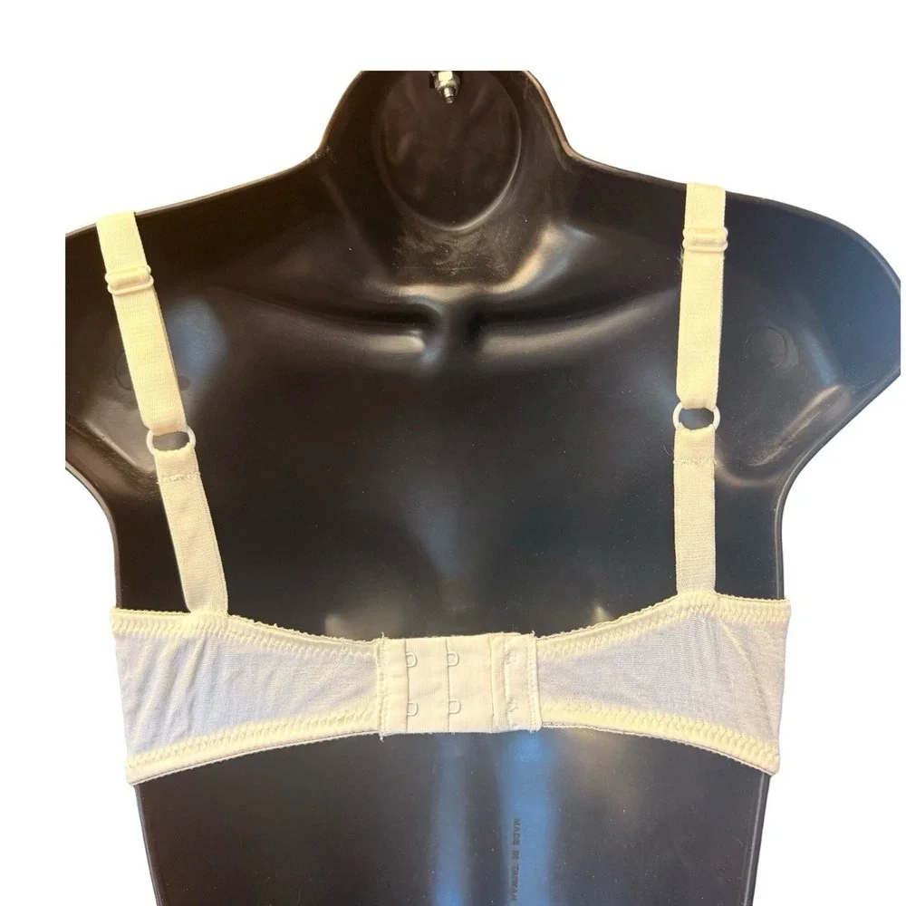 Vintage Victoria's Secret The Miracle Bra 34D White Satin Shiny Padded Push Up